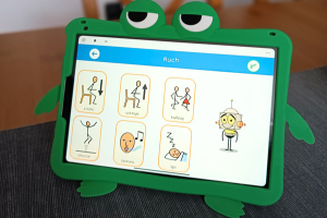 Kornel otrzymał tablet do komunikacji alternatywnej